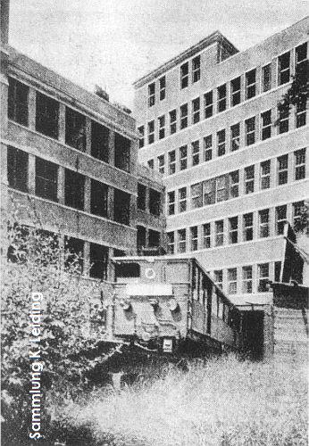 Ein Zug der Zweiglinie nach Rothenburgsort verschwindet im Tunnel am Besenbinderhof Richtung Hauptbahnhof, etwa 1926.