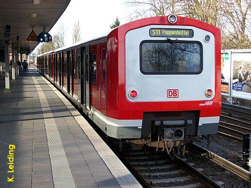 472er - Kurzzug auf der Linie S 11 in Ohlsdorf im März 2009.