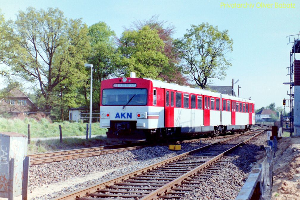 Ein Zug der A 2 verläßt den Bahnhof Richtweg.