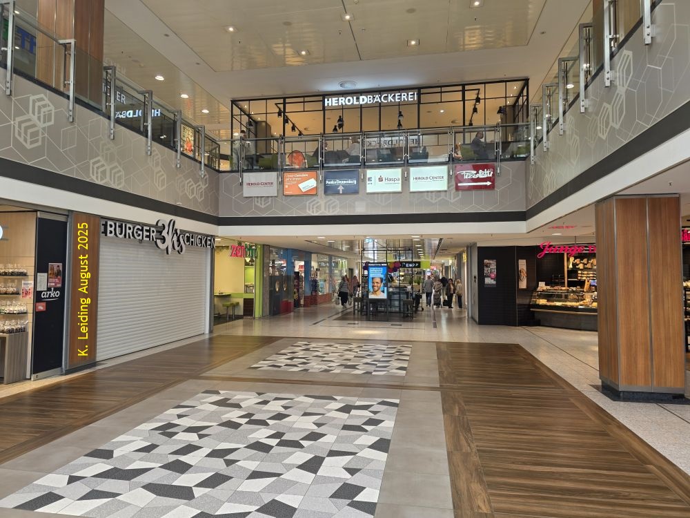 Blick in den nördlichen Teil des Einkaufszentrums.