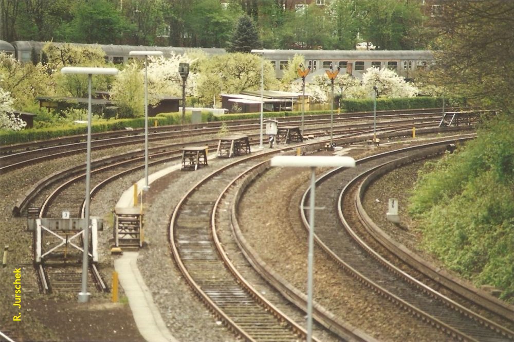 Blick von der Brücke Pappelallee auf die Abstellanlage der Haltestelle Hasselbrook.