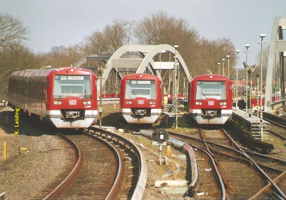 Ein Blick an der westlichen Seite des Stellwerks Op vorbei nach Norden.