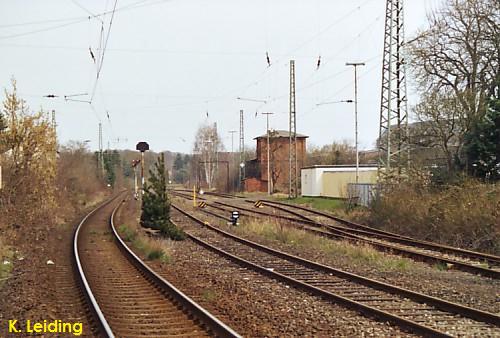 Beim Bahnübergang: Am Bleckeder Bahnhof.