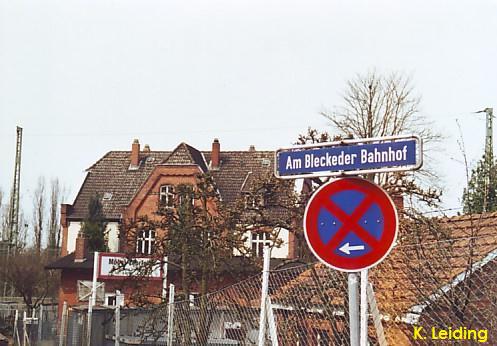 Straßenschild: Am Bleckeder Bahnhof.