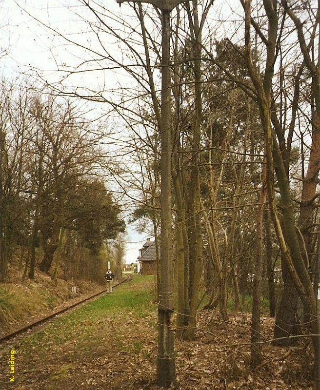 Der Bahnsteig von Krümmel in Richtung Osten.