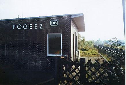 Bahnhofsgebäude von Pogeez 1994.
