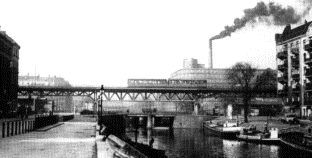 Die Brücke über dem Mittelkanal.