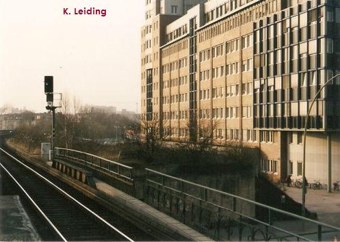 Widerlager und Bahndamm bei der Haltestelle Rothenburgsort.