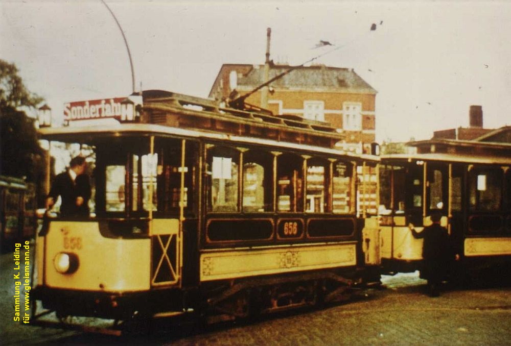 Der Museumszug des VVM mit den Fahrzeugen 656 und 310.