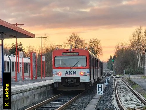 Einer der letzten durchgehenden Züge der A1 zum Hauptbahnhof in Bönningstedt.